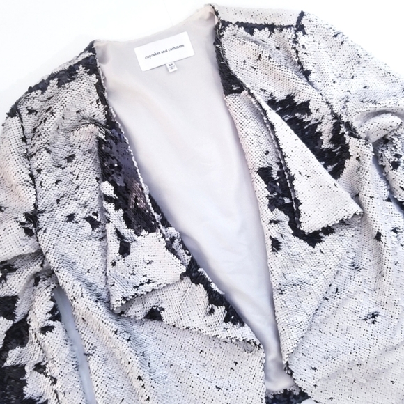 CUPCAKES & CASHMERE Bellwood Sequined Jacket - Picture 9 of 16